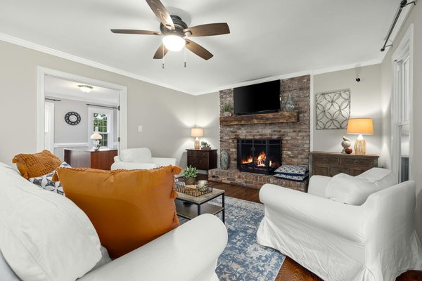 Como personalizar móveis antigos de forma criativa?